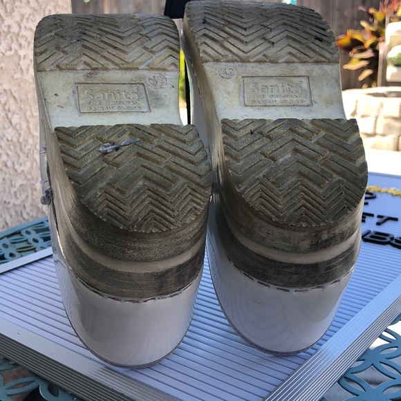 Sanita White Patent Leather Nurse Clogs - Picture 7 of 8